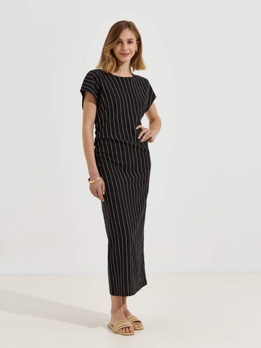 Vestido midi �s riscas