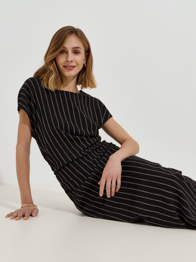 Vestido midi �s riscas