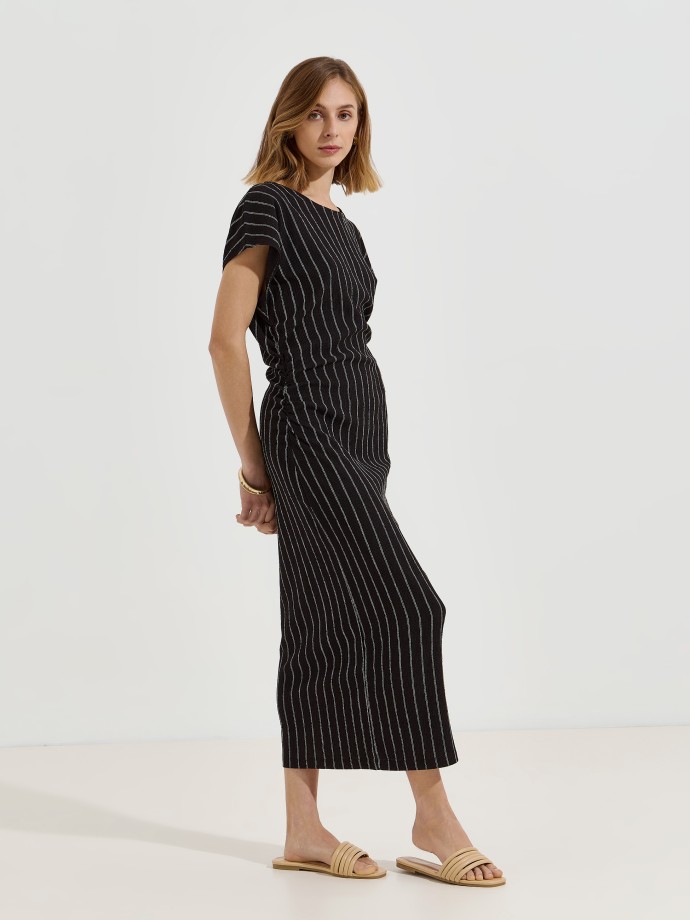 Vestido midi �s riscas