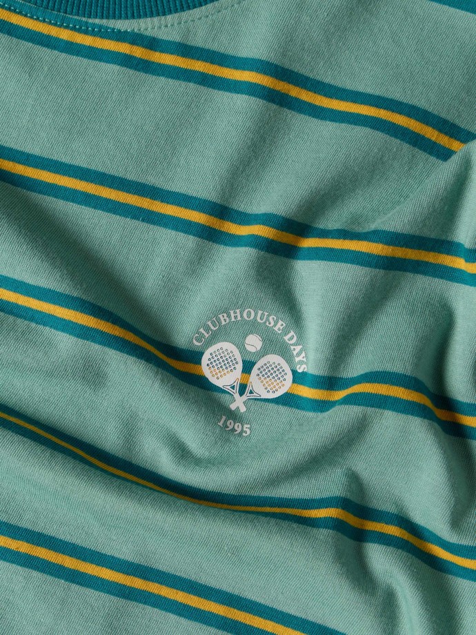 T-shirt �s riscas com estampado