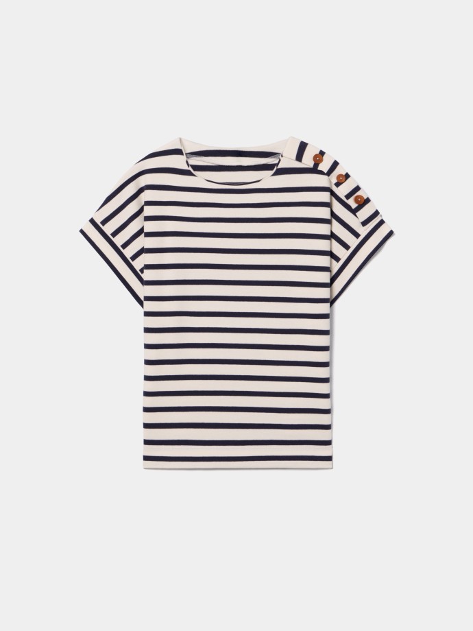 T-shirt com bot�es em felpa