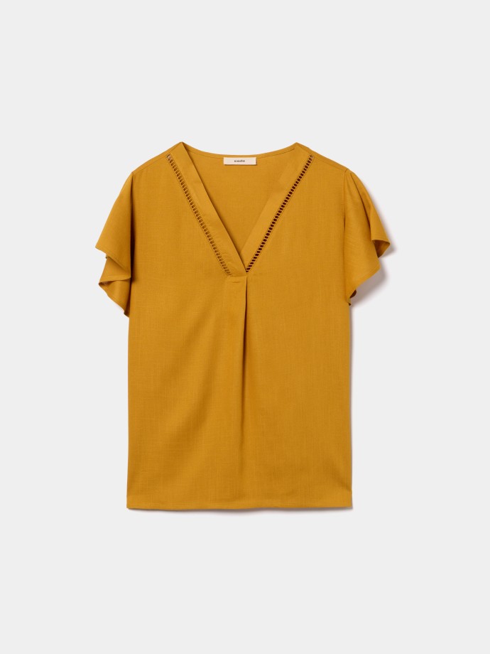 Blusa com folho nas mangas