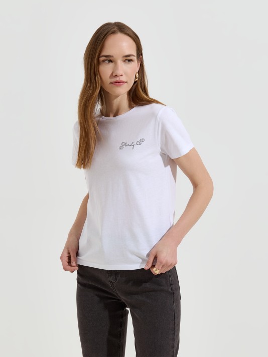 T-shirt com pormenor estampado