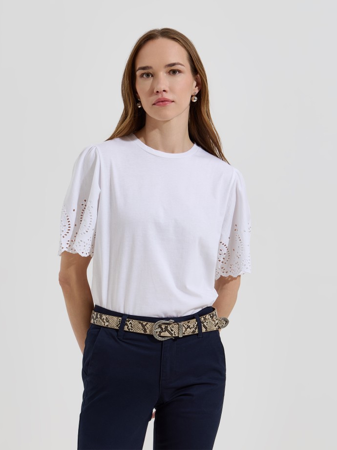T-shirt com mangas em bordado ingl�s