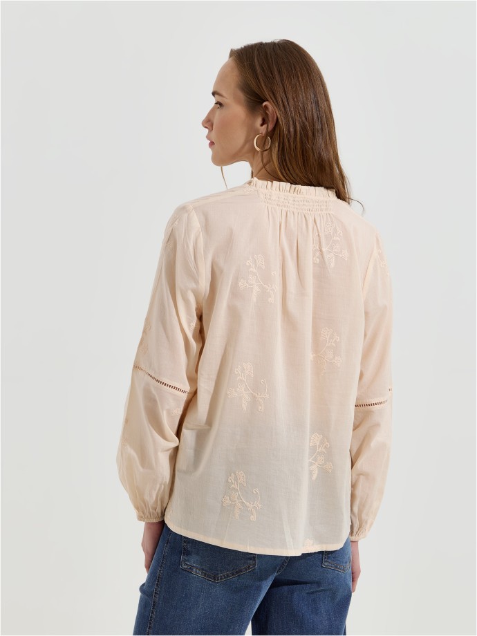 Blusa com bordados