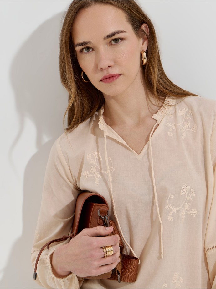 Blusa com bordados
