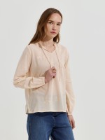 Blusa com bordados