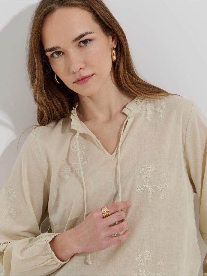 Blusa com bordados