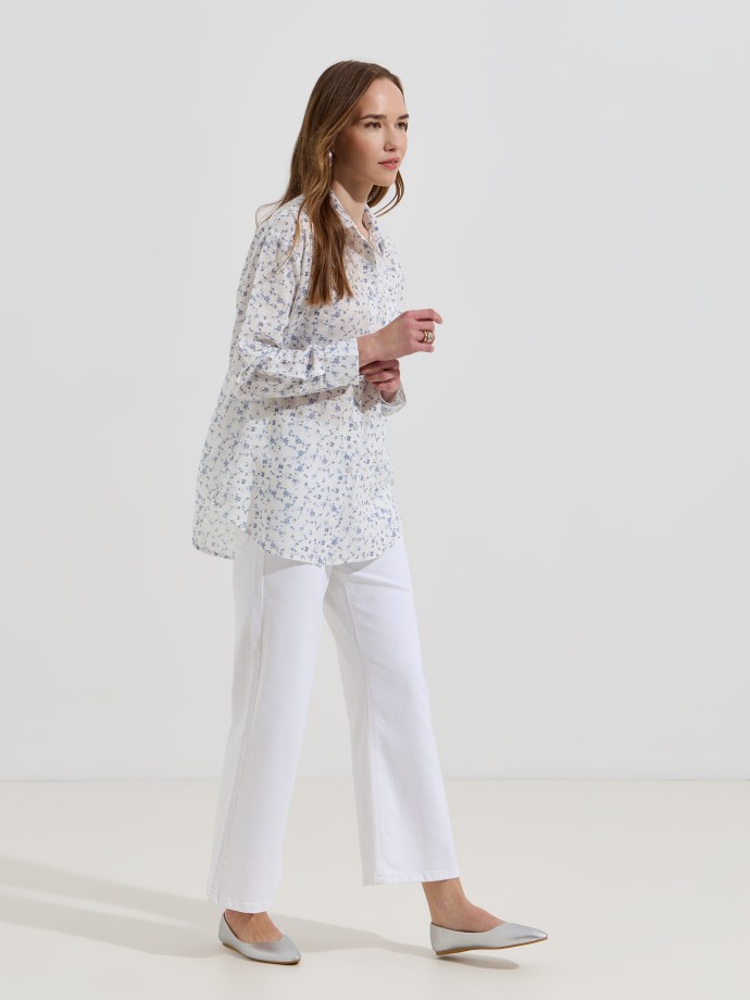 Camisa estampada com flores e bolso