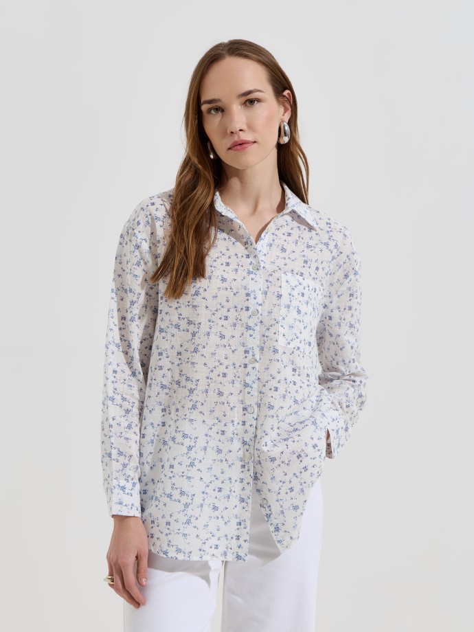Camisa estampada com flores e bolso