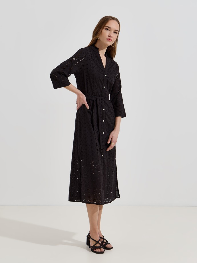 Vestido midi em bordado ingl�s