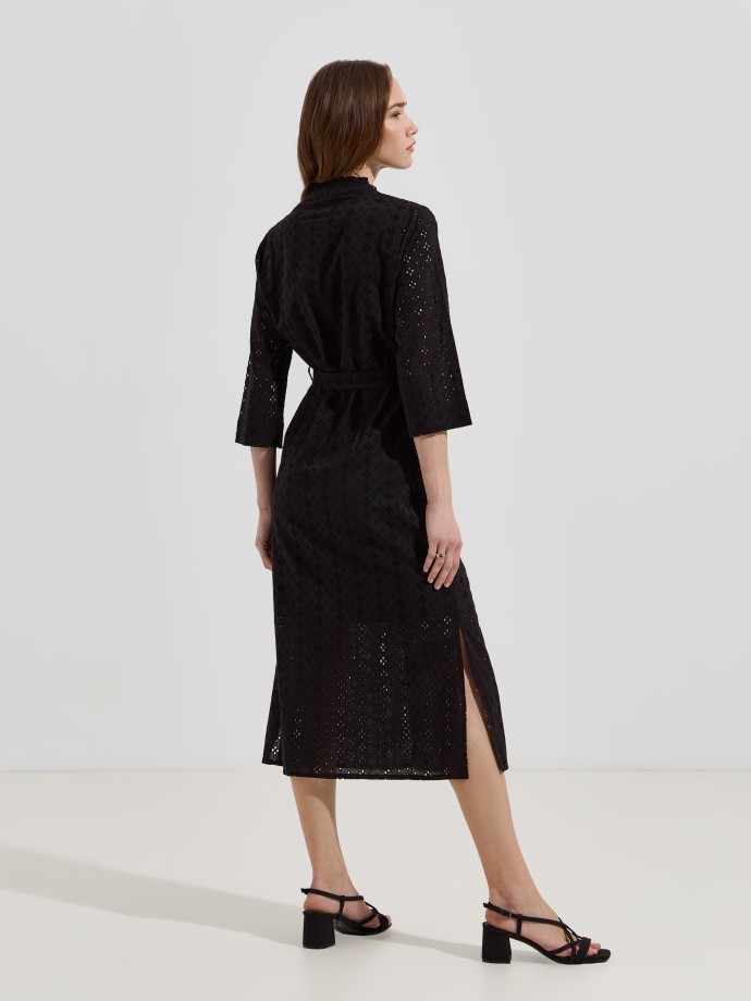 Vestido midi em bordado ingl�s