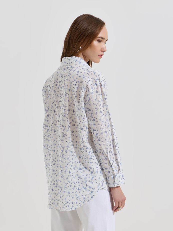 Camisa estampada com flores e bolso