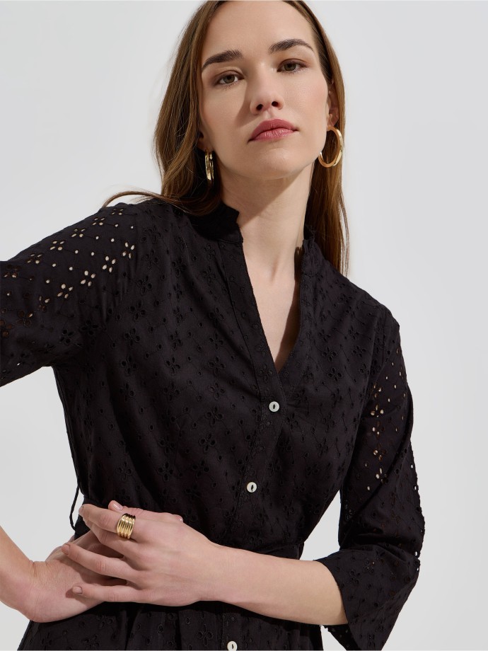 Vestido midi em bordado ingl�s