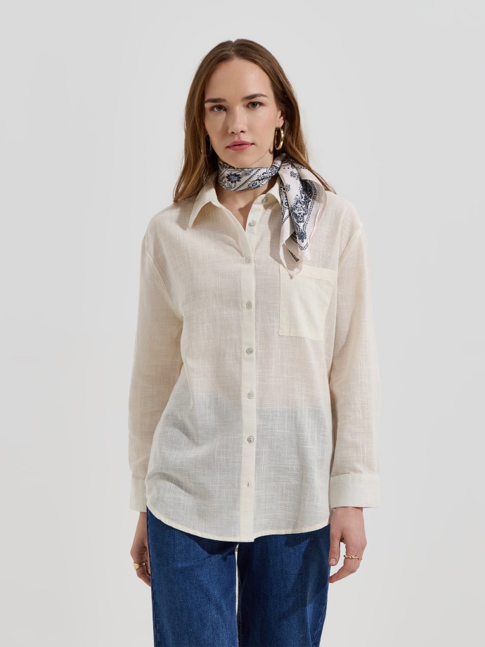 Camisa com bolso no peito