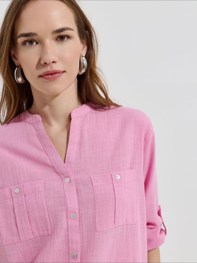 Camisa com bolsos no peito