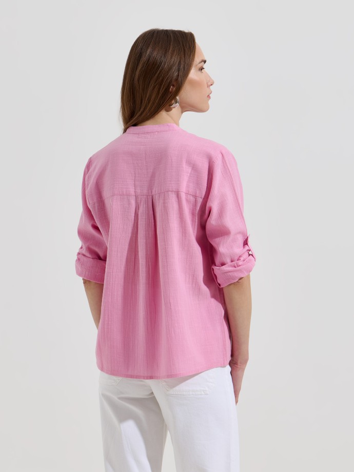 Camisa com bolsos no peito