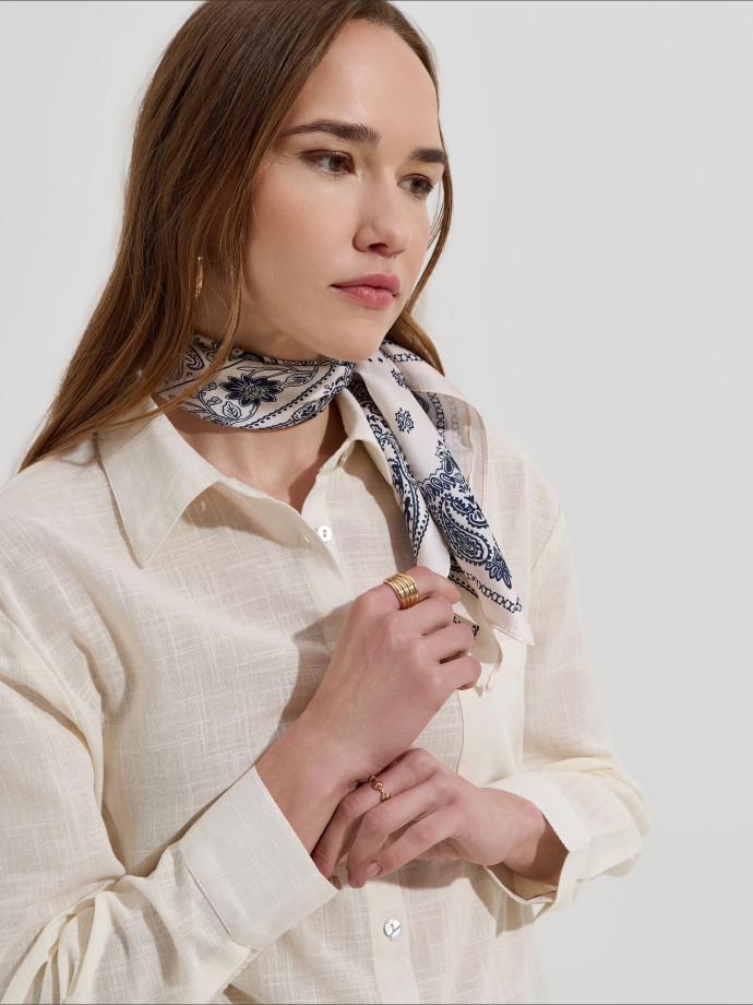 Camisa com bolso no peito