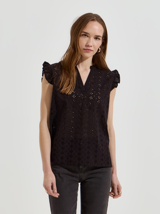 Blusa em bordado ingl�s
