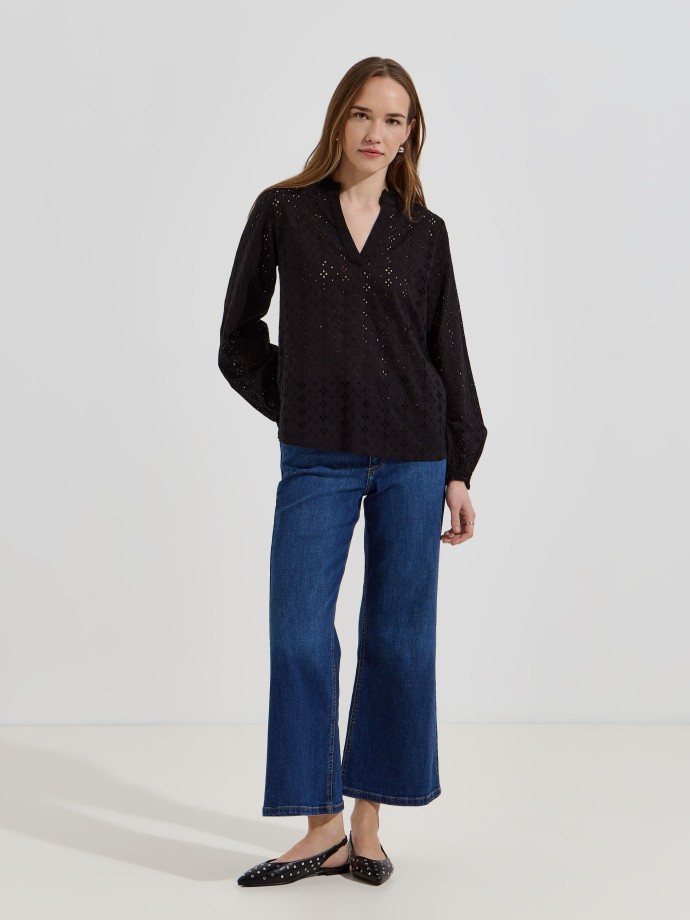 Blusa em bordado ingl�s