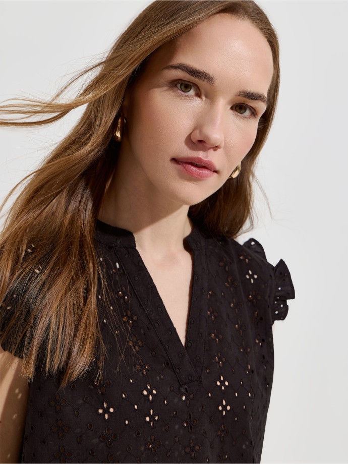 Blusa em bordado ingl�s