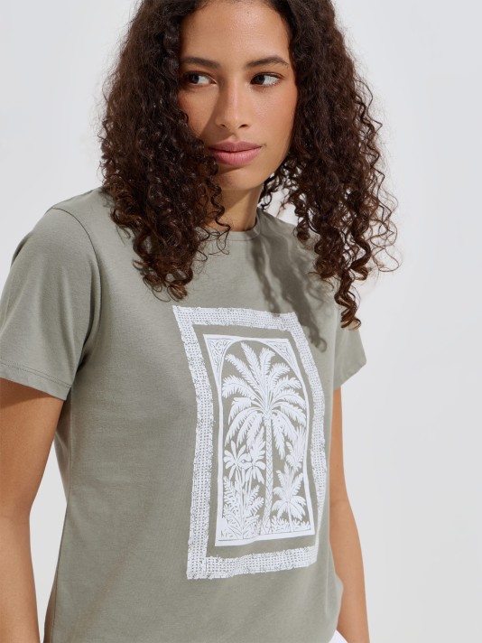 T-shirt com estampado frontal