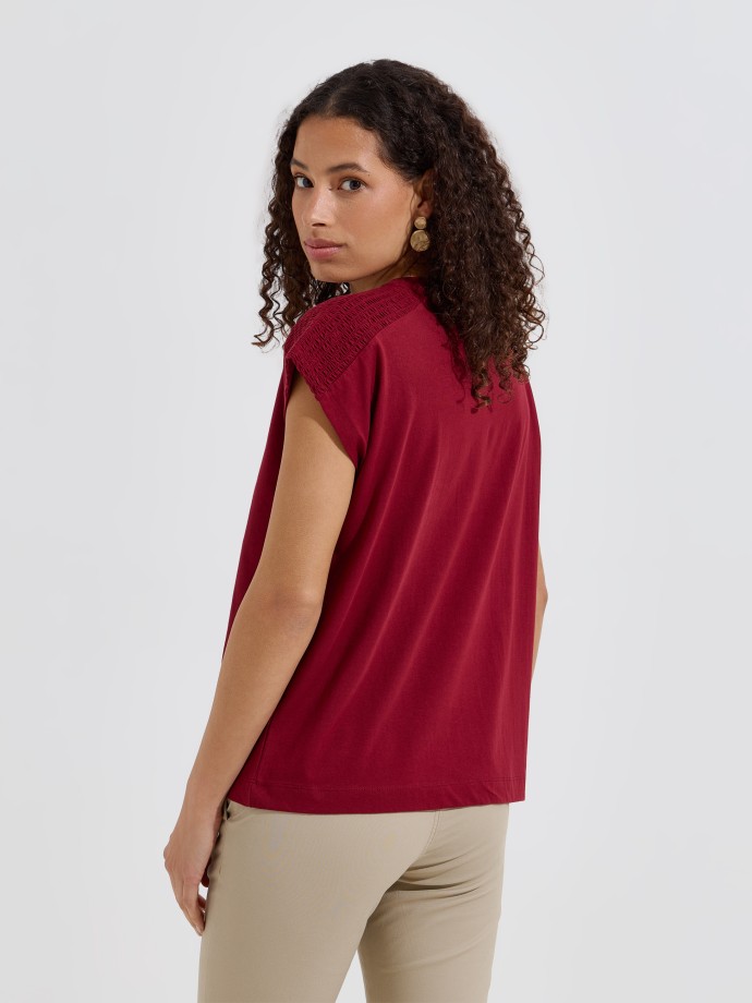 T-shirt com missangas