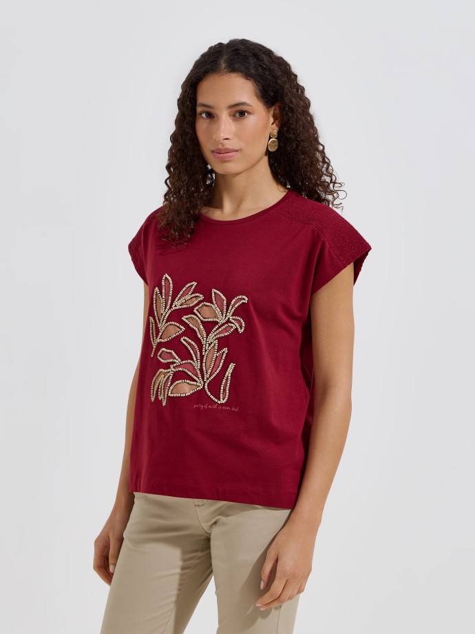 T-shirt com missangas