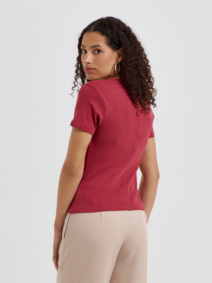 T-shirt b�sica em malha canelada