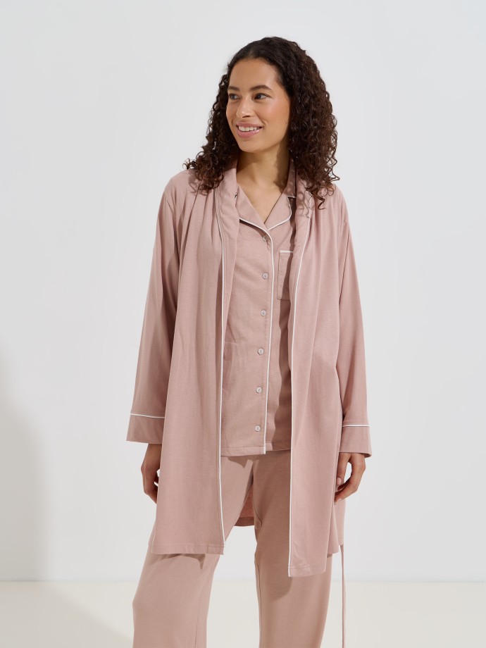 Robe com detalhes em contraste
