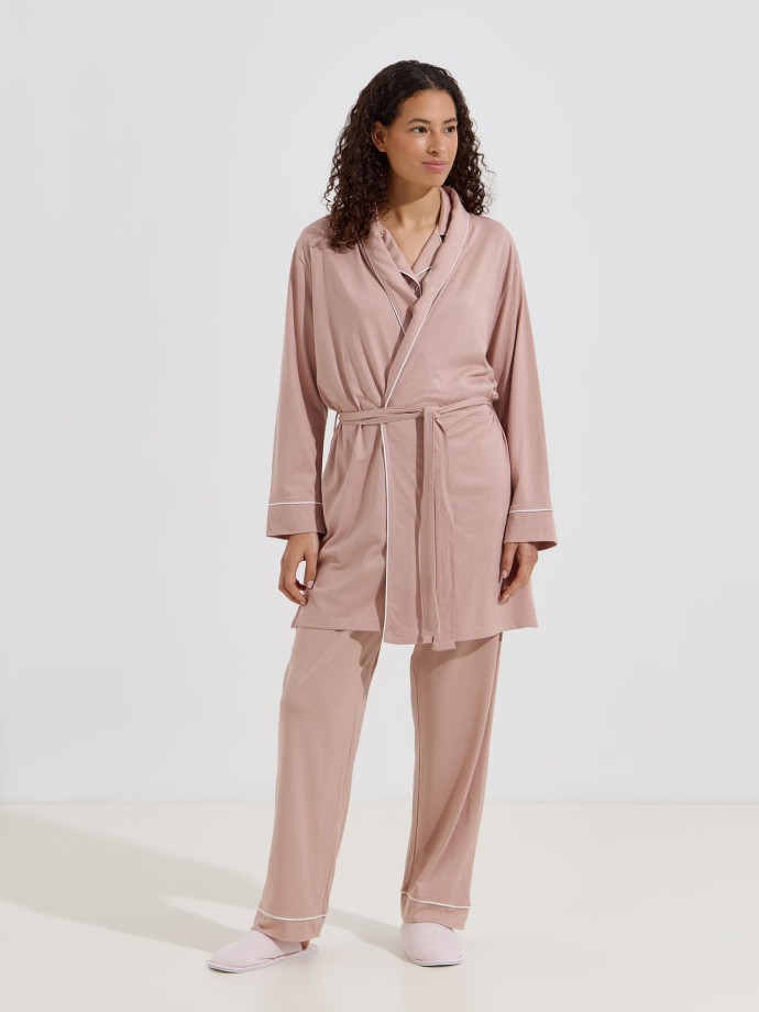 Robe com detalhes em contraste