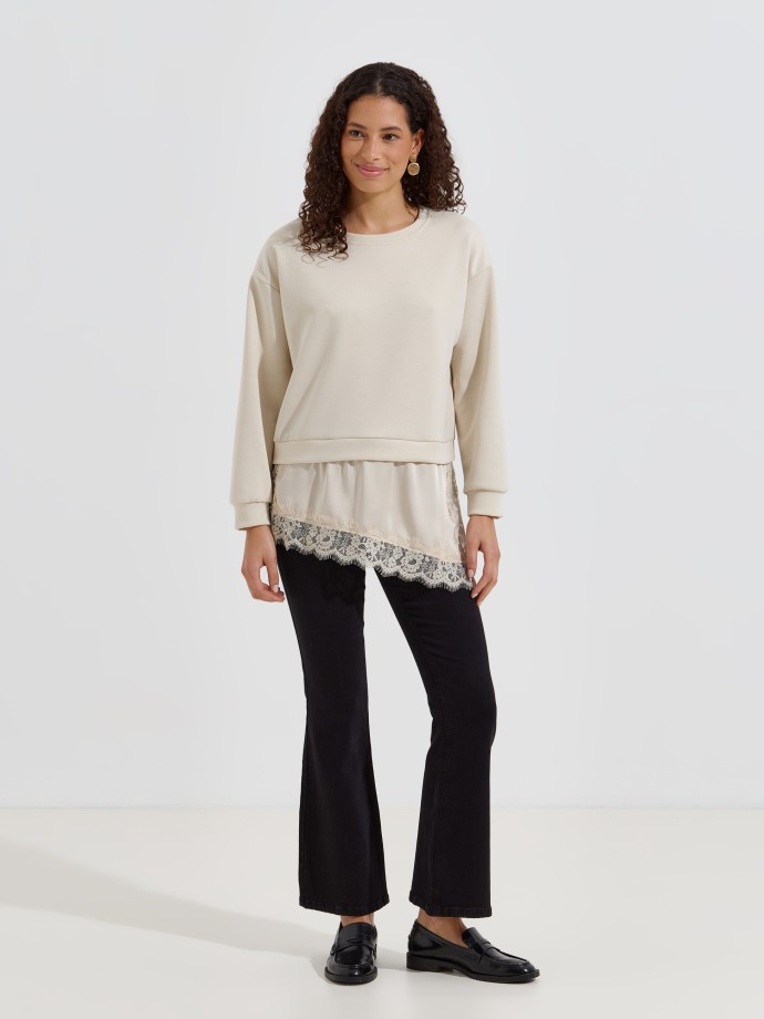Sweatshirt combinada com renda