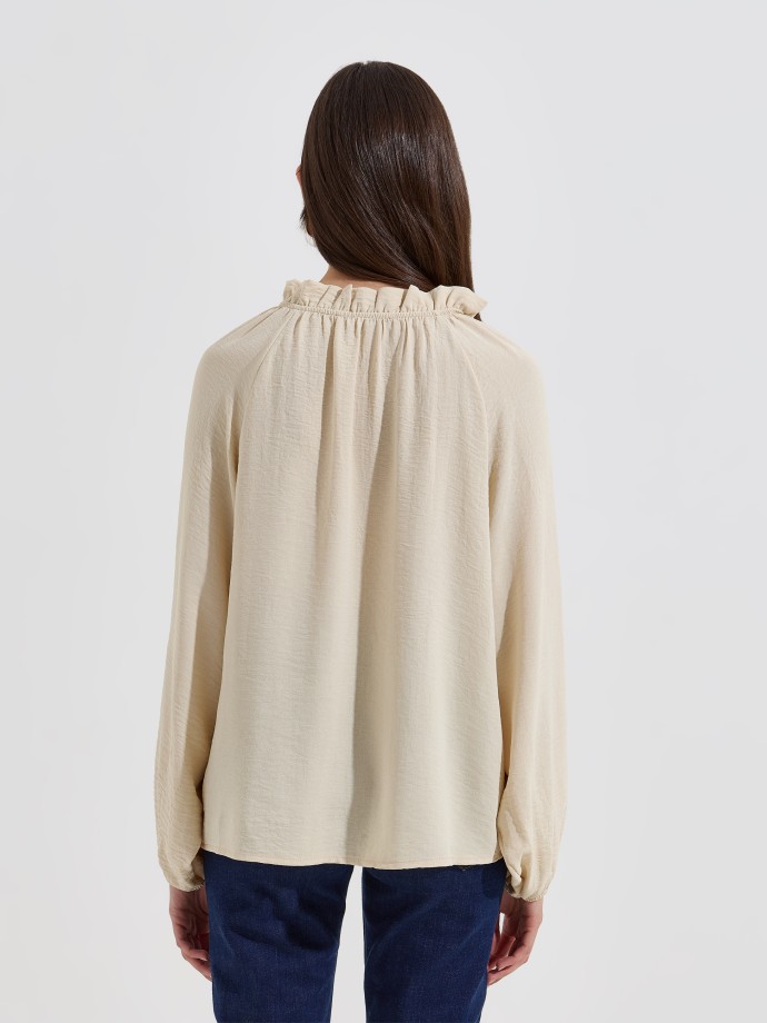 Blusa com gola franzida Blusa com gola franzida