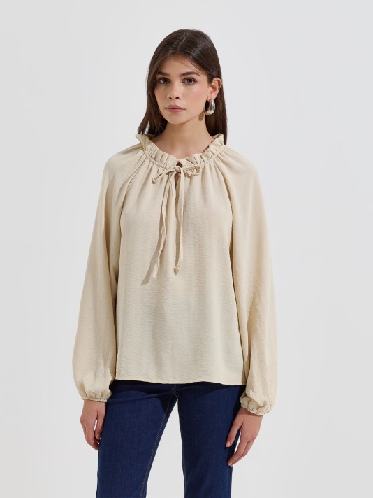 Blusa com gola franzida Blusa com gola franzida
