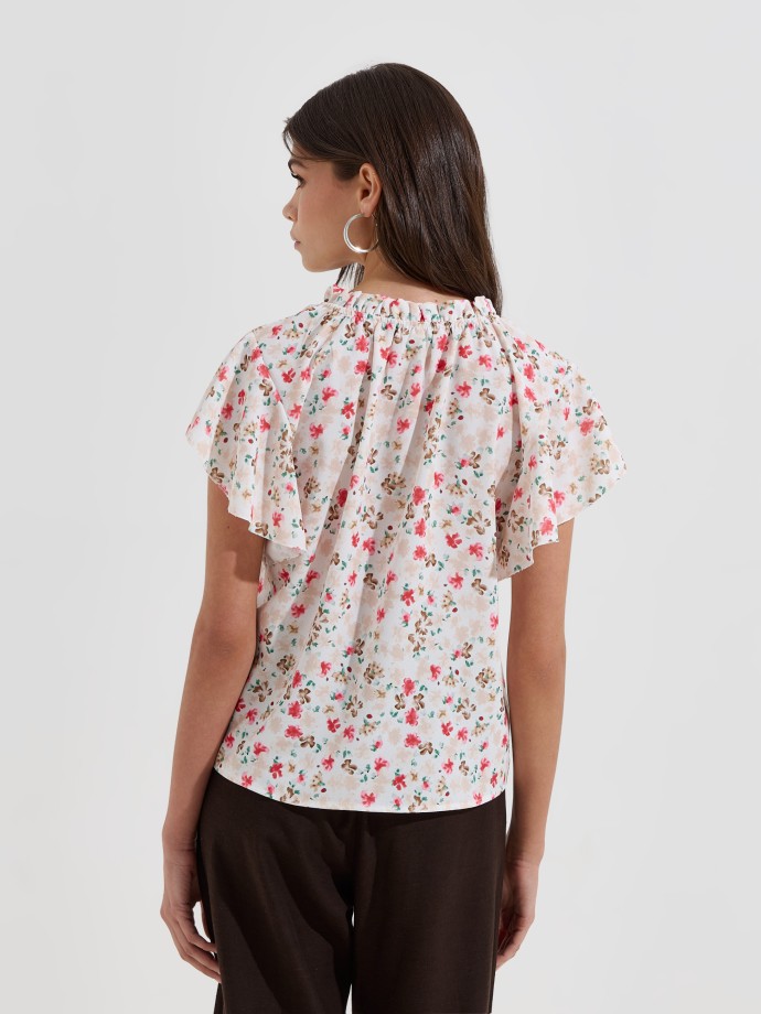 Blusa com estampado de flores