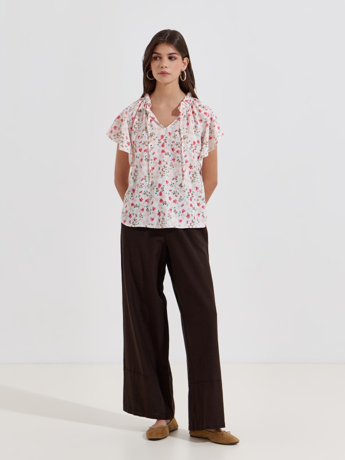 Blusa com estampado de flores
