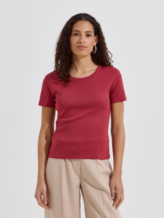 T-shirt b�sica em malha canelada