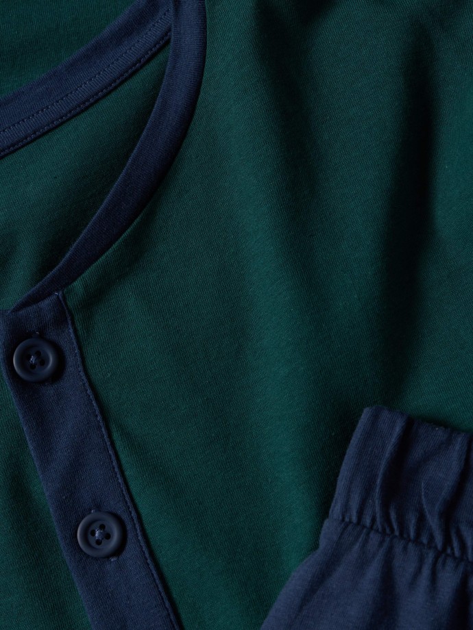 Pijama curto com bot�es na gola