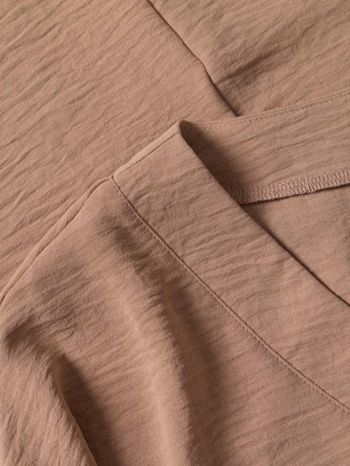 Blusa flu�da com decote em V