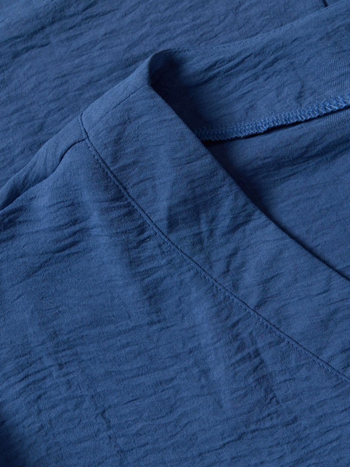 Blusa flu�da com decote em V