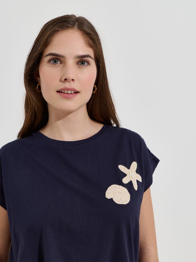 T-shirt com aplica��o