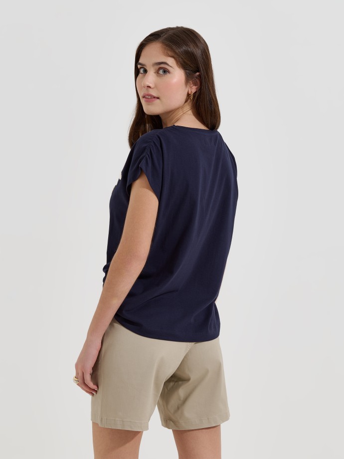 T-shirt com aplica��o
