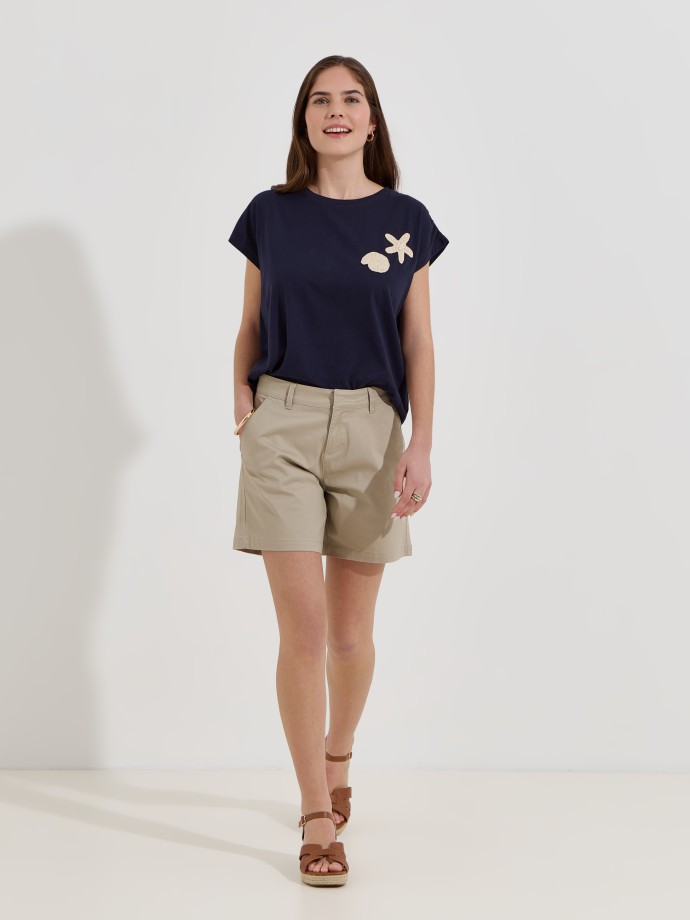 T-shirt com aplica��o