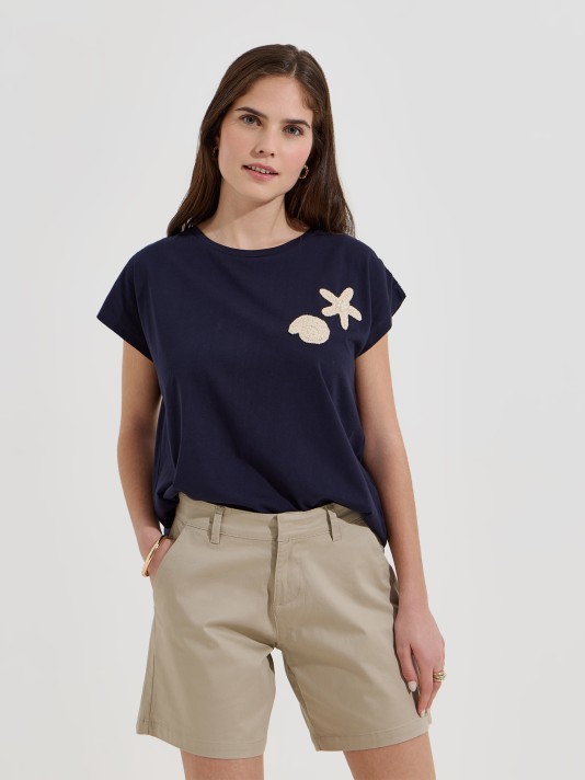 T-shirt com aplica��o