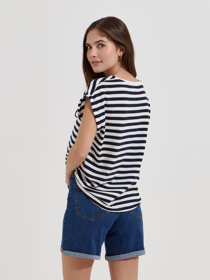 T-shirt �s riscas com brilho