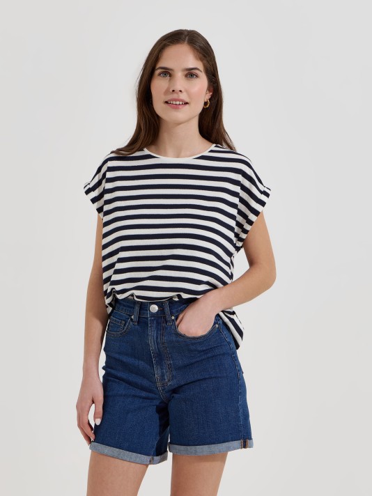 T-shirt �s riscas com brilho