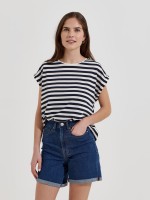 T-shirt �s riscas com brilho