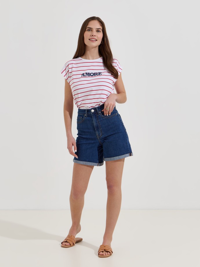 T-shirt �s riscas com estampado