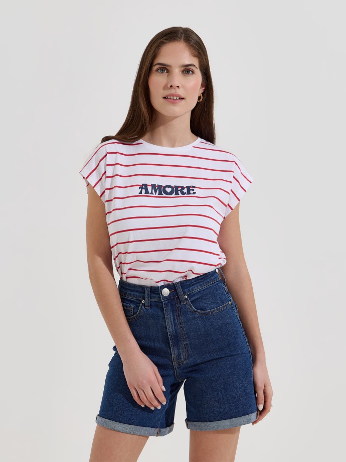 T-shirt �s riscas com estampado
