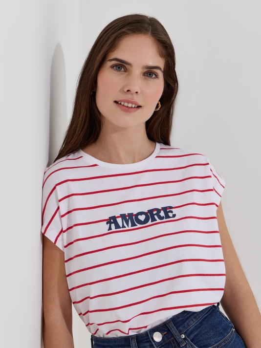 T-shirt �s riscas com estampado